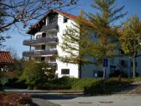 Apartment with mountain-view balcony, lake, garage, sauna, Wi-Fi, ... - โฮมสเตย์