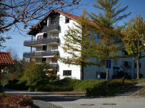 Apartment with mountain-view balcony, lake, garage, sauna, Wi-Fi, ... - โฮมสเตย์