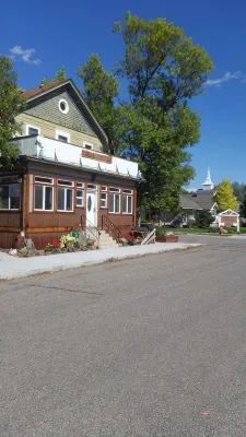 Thee Forks Mt. Historic 1910  Bryant Hotel 28 Minutes  From Bozeman Montana - Wifi