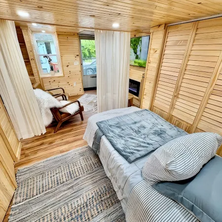 Cozy Rustic Walkout Basement Cabin in Historic Harpers Ferry