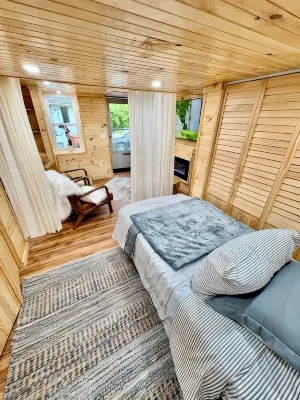 Cozy Rustic Walkout Basement Cabin in Historic Harpers Ferry