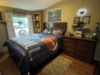 2.5 miles from Beaver Stadium our Charming 3-bedroom house with AC, WiFi - 3-Star
