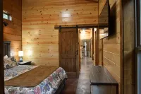 Coffee & Bamboo On Highway 259 within walking distance of restaurants - Feriehus