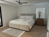 Cozy 3-Bedroom Home in Ocala with Private Hot Tub - Bungalows