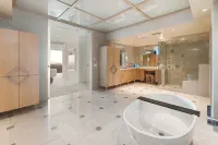 10,000 Sqf Mansion Carved into Camelback - Infinity Pool, Spa, Gym, Rooftop Bar - 5-Star