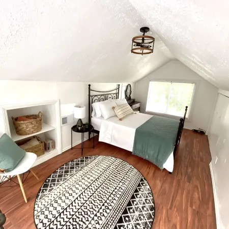 Charming and Cozy Lansing Loft Home