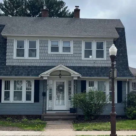 Cheerful home away from home in welcoming Wausau!