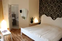 Hotel Monte Christo - Airport Shuttle