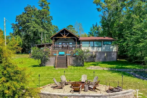 Direct Beach Access, Watersports, Lakeside Firepit and more @ Crystal Cove - 4-Star