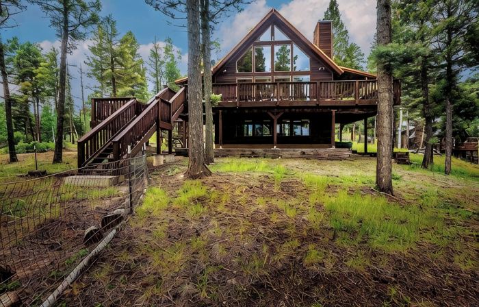 Spacious Mountain Cabin with Views, Deck, Second Living Area, New Hot Tub