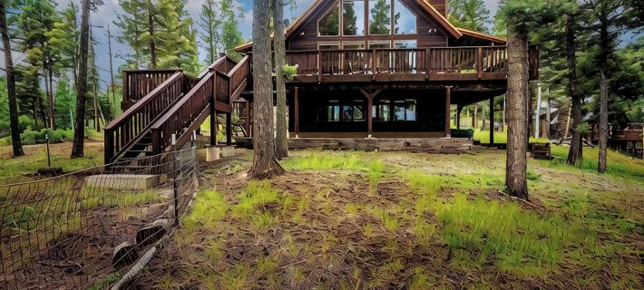 Spacious Mountain Cabin with Views, Deck, Second Living Area, New Hot Tub โรงแรมในแองเจลไฟร์