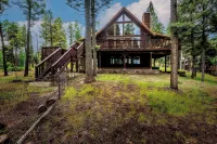 Spacious Mountain Cabin with Views, Deck, Second Living Area, New Hot Tub - 4성급