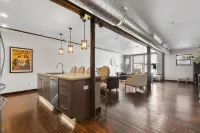 Hay Camp Loft Downtown Rapid City - 4 ดาว