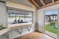 Waterfont LBJ Escape - Dock, Hot Tub & Sleeps 13 - 부티크