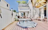 Turquoise Cottage - Indoor Pool,Hot Tub,Bring Your Pup,Short Walk to North Beach - 4-Star