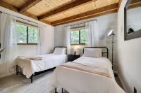 Charming Retreat in the Hideout with a hot tub - Gym