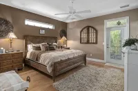 Newly Listed, Sleeps 12, On River W. Kayaks included, Boat Dock , Gulf Access - Boutique
