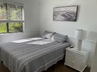 Close to beach! Family-sized home with pool and hot tub. - 4성급