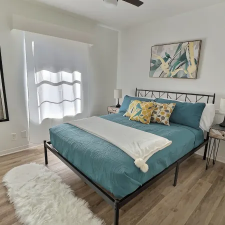 Remodeled home with firepit! 1 mile to Randolph AFB & 3 parks!