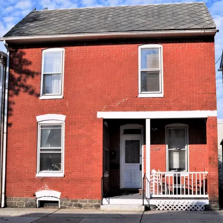 Lincoln Quarters, 2nd floor,  Only 2 blocks to the center of town.