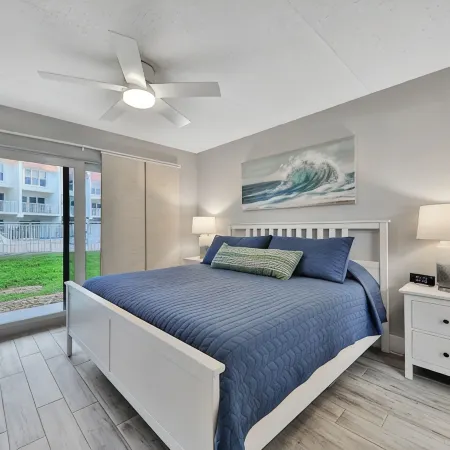 Deluxe ocean-view, poolside, first floor flat with 2 bedrooms, 2 baths