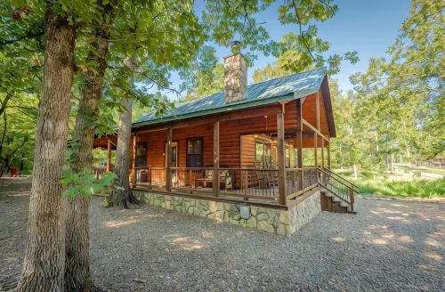 🏡 Luxury Couples Cabin in Hochatown w/Hot Tub, Outdoor TV & Fireplace, 2 TVs - 4-Star