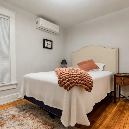 Beautiful Remodeled Downtown Frederick Cottage (Pet-Friendly)