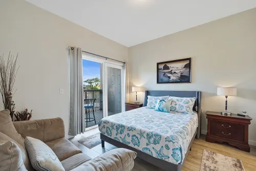 Prime Beach Front Ocean Views - 30 Second Walk to Beach! - 4-Star