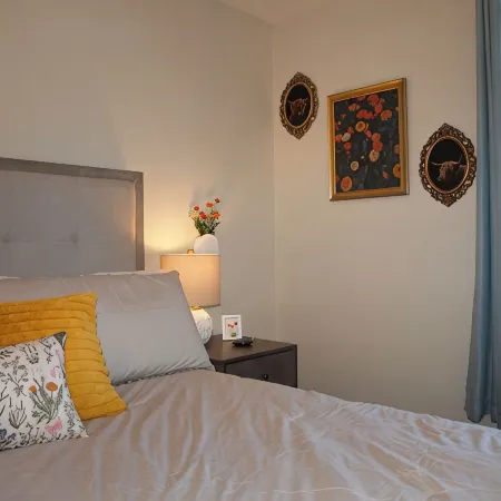 Newly Renovated Cozy Condo in Midtown Crossing