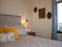 Newly Renovated Cozy Condo in Midtown Crossing - Balkoner