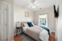 Charming 3-Bedroom Townhome Near Historic Downtown + Balcony + Lake Access - 3-Star