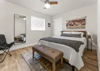 Charming 3-4 BR home with pool, river access & sweeping grounds - balcony