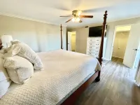 NEW Two Bedroom Lake Getaway! Serene and CLEAN! - 4-Star