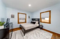 Adorable Downtown Loveland Chalet - Chalets