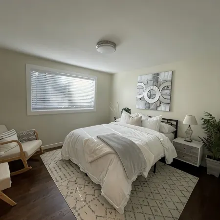 Cheerful & private 3 bedroom Shoreline home.