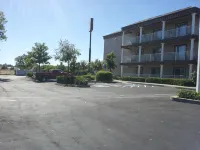 Super 8 by Wyndham Oroville - Parkplatz