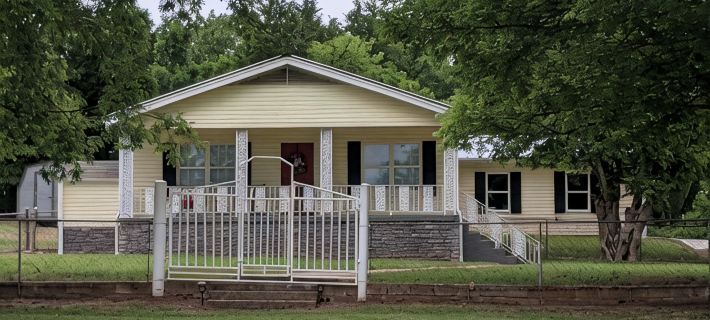 The Corner Cottage with Private Fishing Pond Hotele w: Sequoyah County