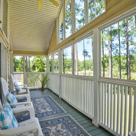 Waterfront. Private Dock for Boat. Pet-friendly. 10 mins to Downtown Oriental.