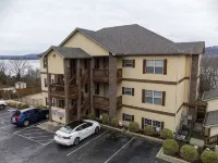 Luxury Lakefront ,1750 sq. ft, 3/2 One Level Condo with NO steps close to ~SDC~ - 3 estrellas