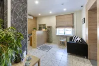 Arbat Pervyy Tyumen' Tsentr Hotel - Condos