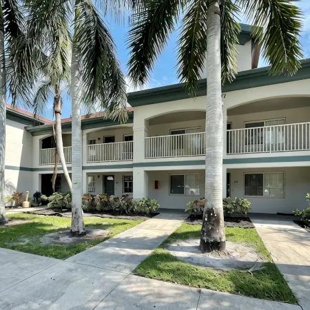 Shorewalk The Palm Condo 2Bed/2Bath Close to IMG / Beach