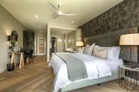 Franschhoek Boutique Hotel - Lion Roars Hotels & Lodges - parking