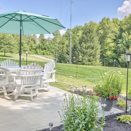 Couples Upscale Retreat, Immaculate - Minutes from Trails, Dinning, Shopping.