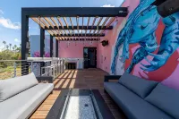 Beautiful Modern 2-Bed in DT Vista! - balcón
