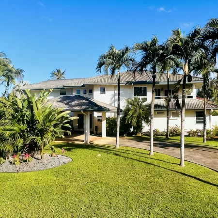 Mokihana House Kauai - 5-bedroom House with Mountain Views, Pool, Tennis and AC