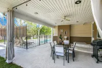 Cowtown Oasis w/ Gated Pool, Huge Backyard, BBQ! - Private Pools