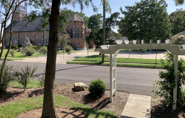 Large home in walking distance to everything downtown and False River