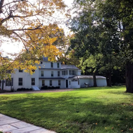 Miner Cottage-Historic Antique Home just steps from the Equinox Resort