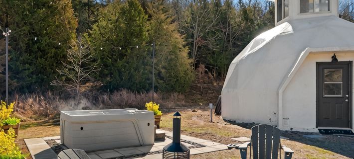 Dome House on Bear Creek - Hot Tub - 20 acres of Bear Creek Frontage - Secluded Hotels in Boone County