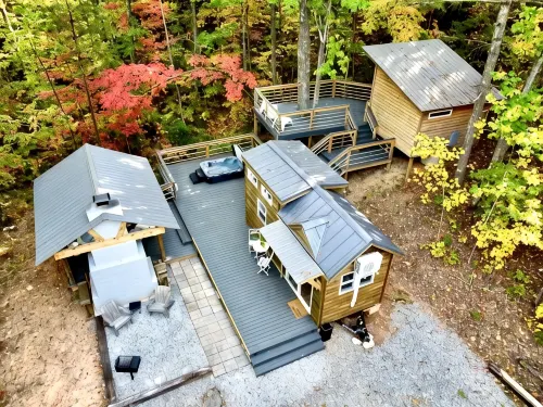 Secluded 34 Acres •Luxury Mountain Tiny Home with Treehouse Bedroom• Hot Tub - Gym